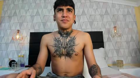 Snapshot of santiabader chatting on December 14, 12:32 pm SantiAbader online show from December 14, 12:32 pm