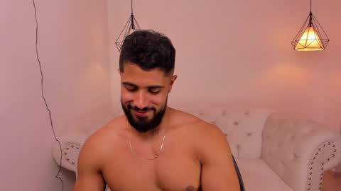 santiago_huntt online show from December 5, 9:28 pm