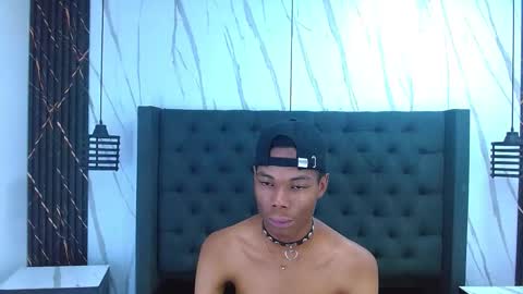 Santiiiiii  online show from February 18, 10:06 pm