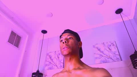 Santiiiiii  online show from March 2, 6:15 pm