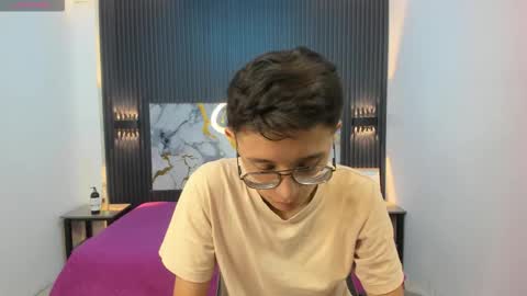 santiago_russo18 online show from February 14, 8:05 pm