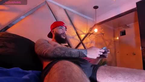 Santiago Hincapiie online show from March 3, 3:45 am