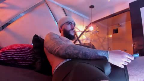 Santiago Hincapiie online show from March 6, 4:31 am