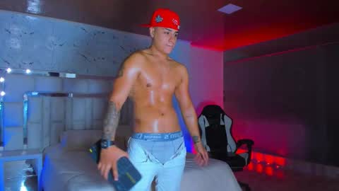 Snapshot of santiagoreyesft chatting on October 24, 11:56 pm Santi Reyes online show from October 24, 11:56 pm