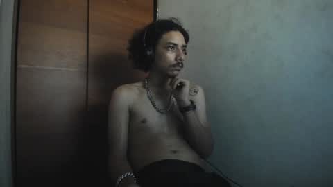 Santiago    online show from December 21, 11:01 am
