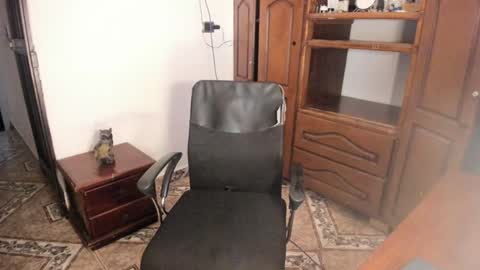 Snapshot of santiceballo chatting on December 6, 11:57 pm Julius Novachrono online show from December 6, 11:57 pm