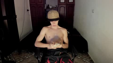 Snapshot of santiceballo chatting on March 5, 1:21 am Julius Novachrono online show from March 5, 1:21 am