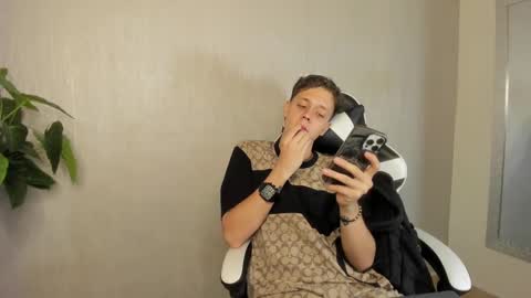 Snapshot of santiceballo chatting on October 1, 7:31 pm Julius Novachrono online show from October 1, 7:31 pm