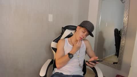 Snapshot of santiceballo chatting on October 25, 8:03 pm Julius Novachrono online show from October 25, 8:03 pm