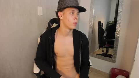 Snapshot of santiceballo chatting on October 26, 8:09 am Julius Novachrono online show from October 26, 8:09 am