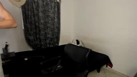 Snapshot of santiceballo chatting on June 24, 9:36 pm Julius Novachrono online show from June 24, 9:36 pm