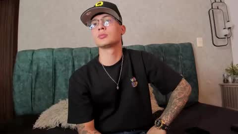 Snapshot of santii_twink chatting on March 18, 5:32 am santii_twink online show from March 18, 5:32 am