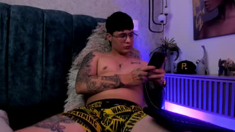 Snapshot of santii_twink chatting on March 28, 5:07 am santii_twink online show from March 28, 5:07 am