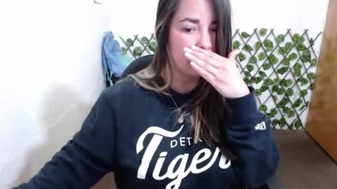Snapshot of santos_tania1 chatting on June 16, 5:04 pm tania online show from June 16, 5:04 pm