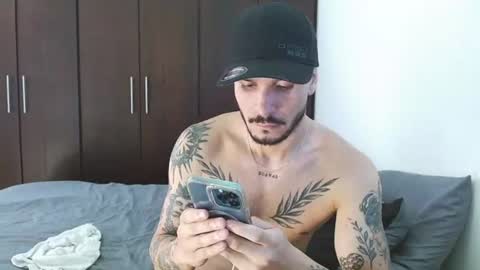 Snapshot of santti_torres chatting on July 1, 9:25 pm Santy Torres online show from July 1, 9:25 pm