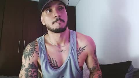 Snapshot of santti_torres chatting on July 3, 1:23 am Santy Torres online show from July 3, 1:23 am