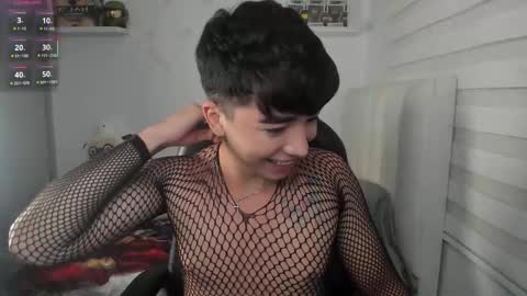 Snapshot of santy7u7 chatting on March 8, 1:37 pm Mr. Santiago online show from March 8, 1:37 pm