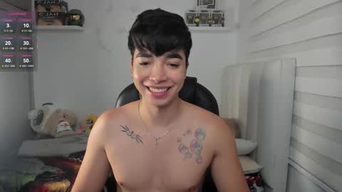 Snapshot of santy7u7 chatting on March 21, 1:26 pm Mr. Santiago online show from March 21, 1:26 pm