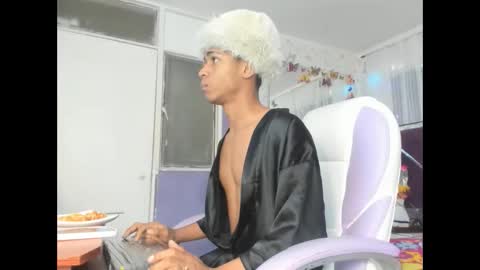 santy online show from November 9, 2:04 pm