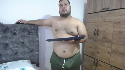 Snapshot of santy_gold chatting on September 12, 7:25 pm Santiago online show from September 12, 7:25 pm