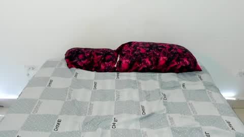 santy_of1 online show from April 27, 12:58 pm