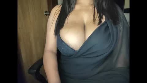 sanvi13 online show from January 27, 6:52 pm