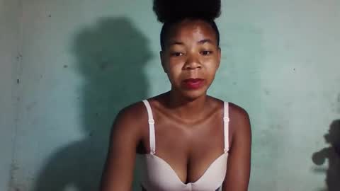 Snapshot of sanyah0123 chatting on November 23, 1:27 am sanyah0123 online show from November 23, 1:27 am