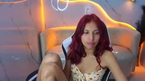 Snapshot of saphire_tx chatting on December 16, 1:38 pm Online 800 to 1400 online show from December 16, 1:38 pm