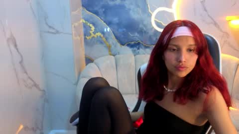 Snapshot of saphire_tx chatting on December 17, 8:15 pm Online 800 to 1400 online show from December 17, 8:15 pm