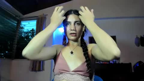 Snapshot of sara_221 chatting on February 24, 11:19 pm Sara online show from February 24, 11:19 pm