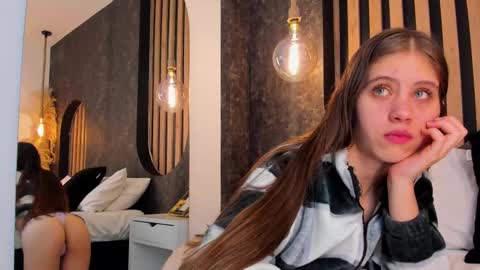 sara__jones_ online show from December 27, 3:04 pm