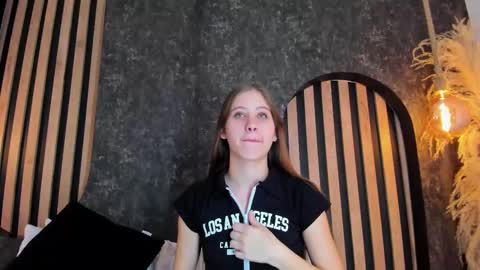 sara__jones_ online show from December 29, 9:09 pm