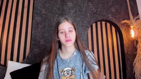 sara__jones_ online show from January 2, 12:13 pm
