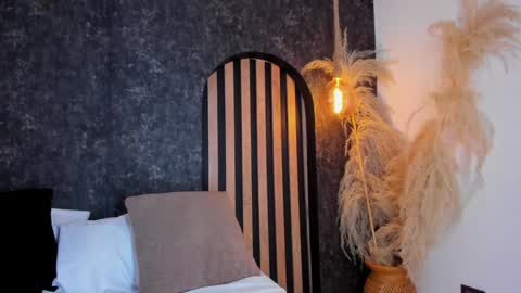 sara__jones_ online show from January 3, 2:51 pm
