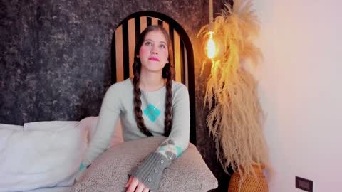 sara__jones_ online show from January 4, 12:05 pm
