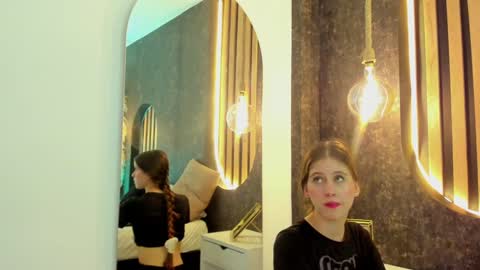sara__jones_ online show from January 27, 5:48 pm