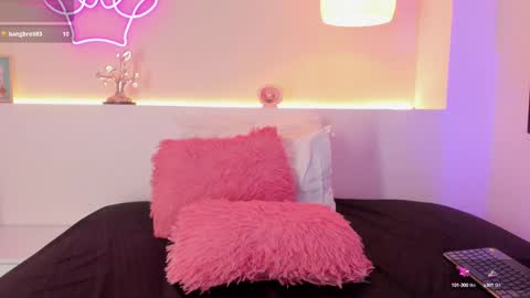 sara__jones_ online show from March 6, 10:36 pm