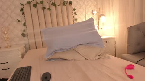 Sara online show from December 19, 1:29 pm