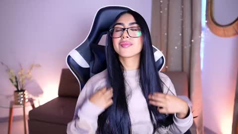 Snapshot of sara_albrecht chatting on December 27, 12:34 pm Sara online show from December 27, 12:34 pm