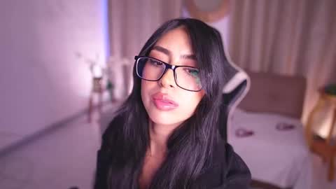 Snapshot of sara_albrecht chatting on February 14, 3:47 pm Sara online show from February 14, 3:47 pm