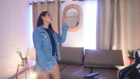 Snapshot of sara_albrecht chatting on February 24, 4:15 pm Sara online show from February 24, 4:15 pm