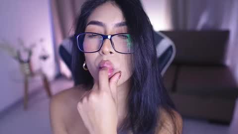 Snapshot of sara_albrecht chatting on March 12, 4:13 pm Sara online show from March 12, 4:13 pm