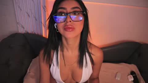 Snapshot of sara_albrecht chatting on October 22, 1:06 am Sara online show from October 22, 1:06 am