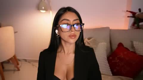 Snapshot of sara_albrecht chatting on December 18, 3:34 am Sara online show from December 18, 3:34 am