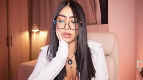 Sara  online show from June 25, 1:05 am