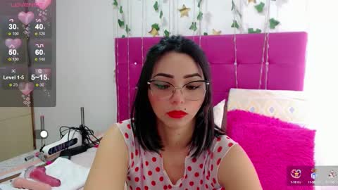 Snapshot of sara_arias00 chatting on October 13, 1:44 pm Sara  online show from October 13, 1:44 pm