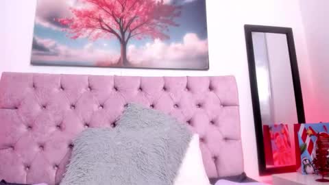 SARA ARIAS  online show from December 7, 2:09 am