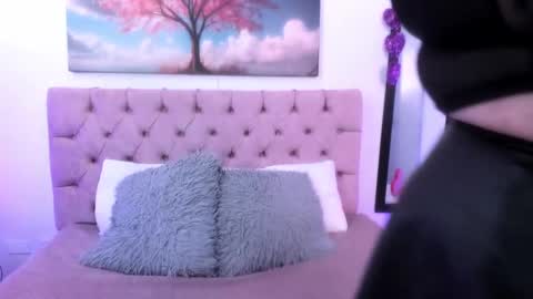 SARA ARIAS  online show from March 7, 7:49 pm