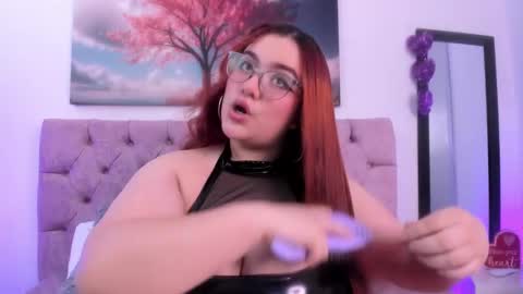 SARA ARIAS  online show from March 8, 8:25 pm