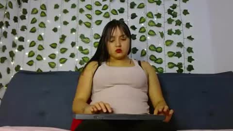 Snapshot of sara_blue22 chatting on June 10, 12:26 pm Sara online show from June 10, 12:26 pm